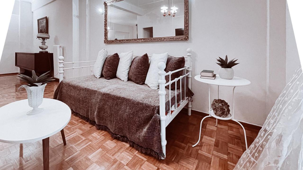 Vintage 2-Bedroom Apt In The Heart Of The City Athens Exterior photo