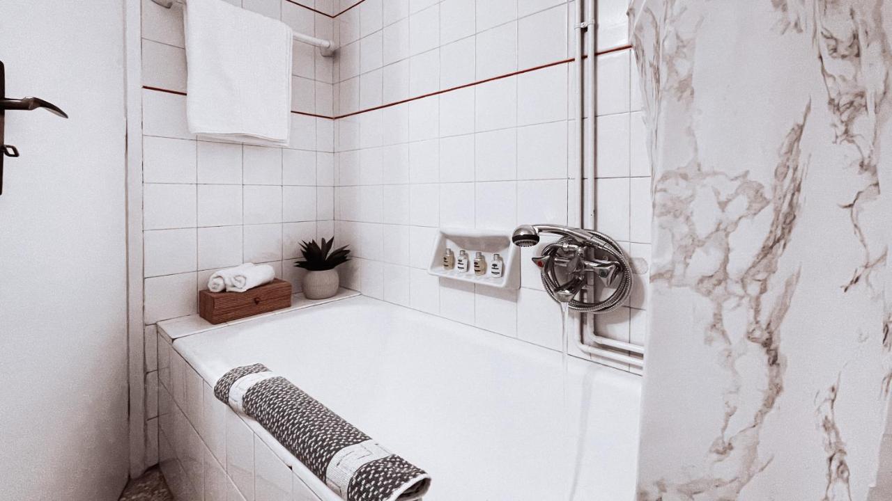 Vintage 2-Bedroom Apt In The Heart Of The City Athens Exterior photo